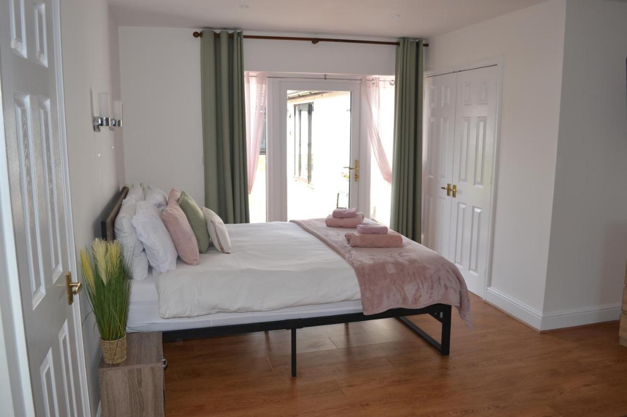 Number 1 Lytton Tree Lodge Reydon Экстерьер фото